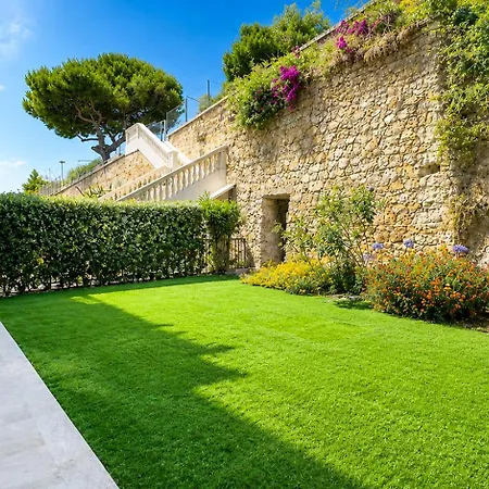 Lussuoso Con Giardino